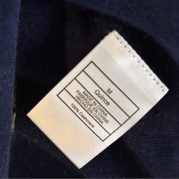 QUINCE Mongolian Cashmere Crewneck Sweater in True Navy (M) - Picture 4 of 8